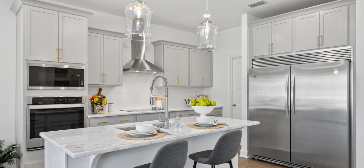 How to Adjust Cabinet Doors Through Seasonal Changes